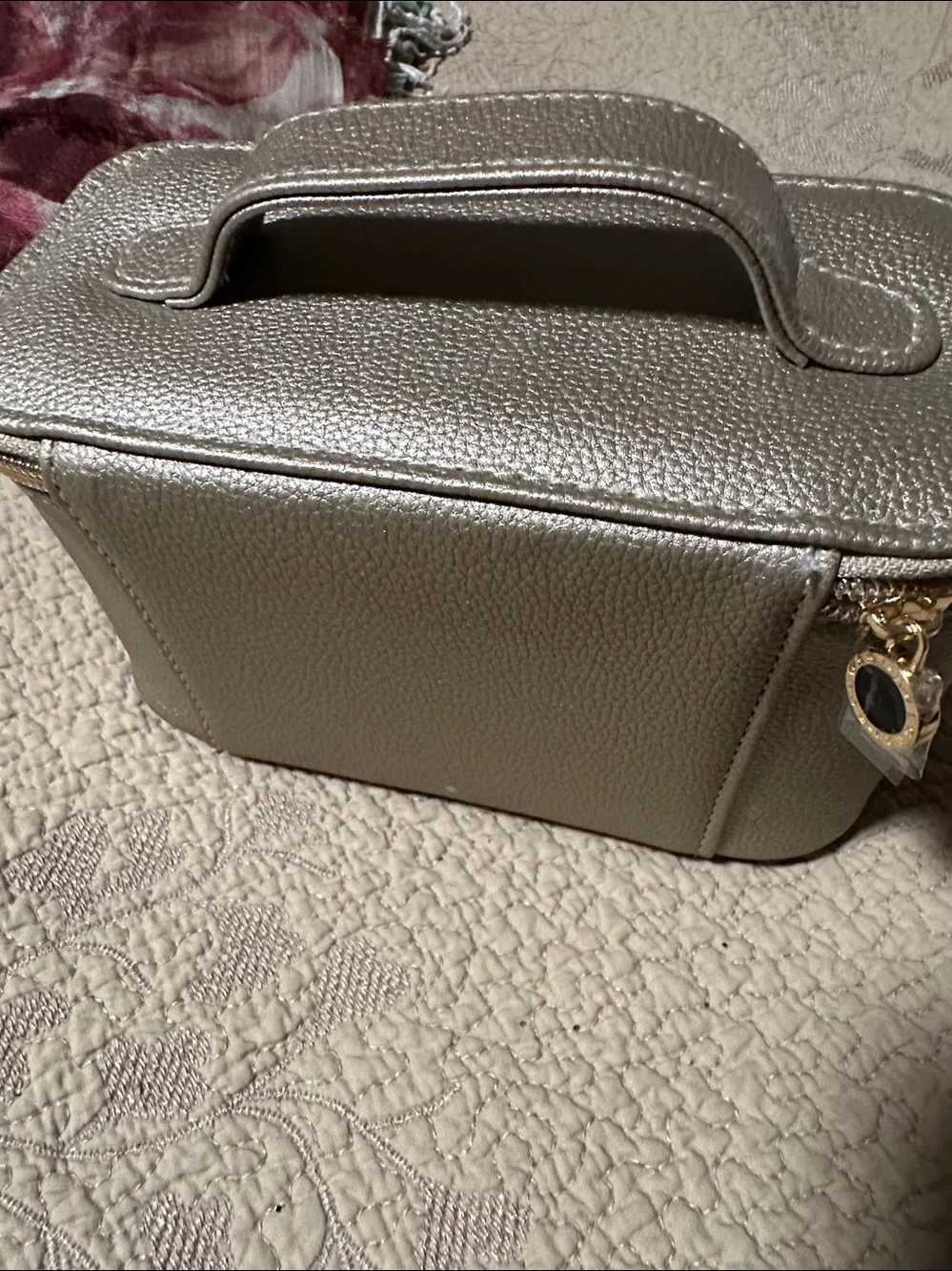 Bvlgari Vanity case Never worn Gold, Plastic Nee